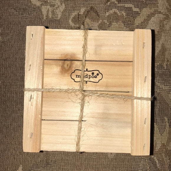 HP NWT Wine Coasters Wooden Pallet Sip Happens Set - Picture 3 of 3